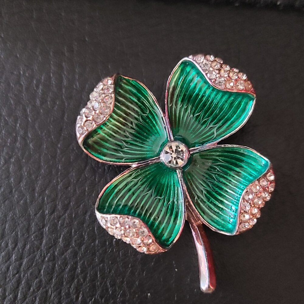 Bundle the Lady Napier Clover Brooch Pin with the 14kt Gold Plated Toe Ring.